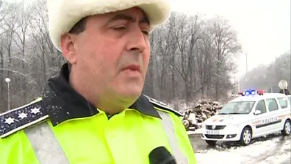Poliţiştii organizează filtre pentru a-i depista pe şoferii care nu sunt echipaţi de iarnă VIDEO
