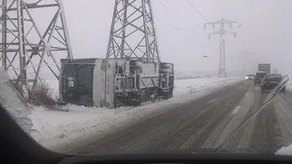 Un autobuz cu 27 de călători s-a răsturnat în judeţul Dâmboviţa