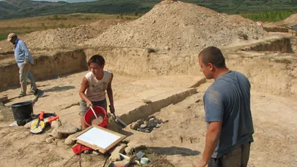 Cinci persoane sunt cercetate penal după ce au sustras piatră cubică dintr-un sit arheologic