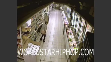 Habar n-a avut că e filmată! O femeie şi-a făcut nevoile între rafturile unui supermarket VIDEO