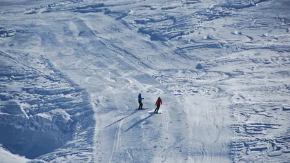 Accident la schi pe Muntele Mic: O femeie a fost transportată cu elicopterul la spitalul din Reşiţa