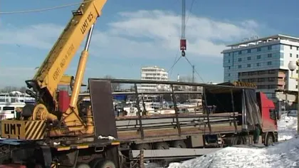 Tir cu 40 de tone încărcătură, răsturnat aproape de malul Dunării VIDEO