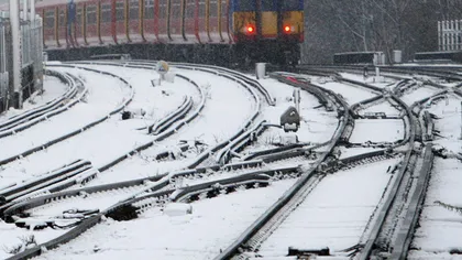 Tren de călători pe ruta Tulcea - Constanţa, rămas blocat în zăpadă. Trei trenuri au fost anulate
