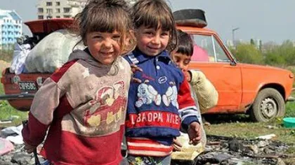 Copiii romi din oraşele româneşti trăiesc în izolare şi nu au acces la serviciile de bază