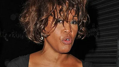 Whitney Houston, un corp distrus de droguri: Avea nasul perforat, dinţi lipsă şi vânătăi