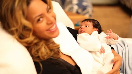 Primele imagini cu fetiţa cuplului Beyonce - Jay-Z GALERIE FOTO