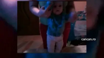 O mama îşi obligă bebeluşul să danseze pe manele VIDEO