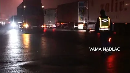 Sute de camioane şi TIR-uri au format cozi de zeci de kilometri în vămile Nădlac şi Borş VIDEO
