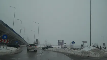 Drumuri naţionale şi autostrăzi închise din cauza poleiului şi a zăpezii. Află pe unde nu se circulă