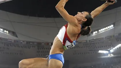 Atletism: Elena Isinbaeva a doborât recordul la săritura cu prajină în sală