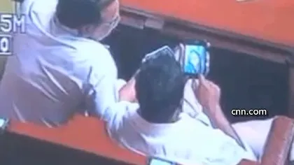 Miniştrii indieni privesc filme porno în Parlament VIDEO