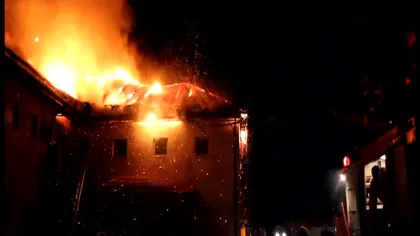 Incendiu puternic. Grădiniţă, distrusă de flăcări VIDEO