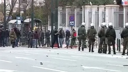Proteste în Grecia: confruntările dintre mulţime şi forţele de ordine s-au soldat cu zeci de răniţi