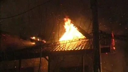 O casă a fost mistuită de flăcări în Suceava