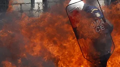 Protestatarii greci cer taxe de protecţie proprietarilor de magazine, pentru a nu le incendia