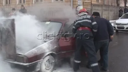 O maşină a luat foc în trafic, în mijlocul Târgoviştei VIDEO