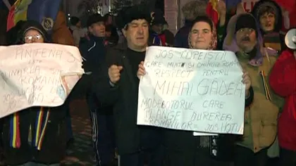 Protest la Universitate, cu pancarte pro-Gâdea şi 