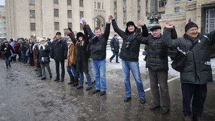 Lanţ uman format din peste 10.000 de persoane, în centrul Moscovei
