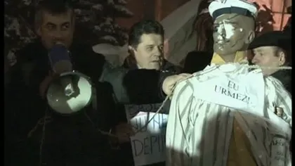 Protestatarii de la Suceava au scandat pe ninsoare: Aţi propus modernizare, poporul cere de mâncare!