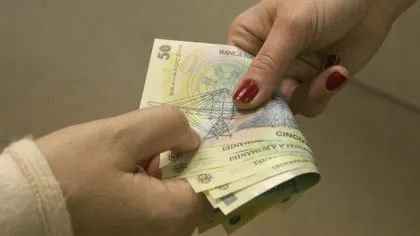 Secretară a unei facultăţi din Craiova, arestată pentru că a primit bani de la studenţi