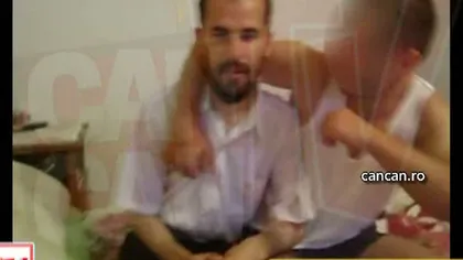 Un stareţ din Arad, filmat în timp ce era pălmuit peste fund de un bărbat VIDEO