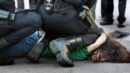 Incidente violente în timpul unei manifestaţii desfăşurate într-un oraş spaniol