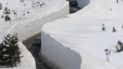 Zăpada a înghiţit Japonia cu totul