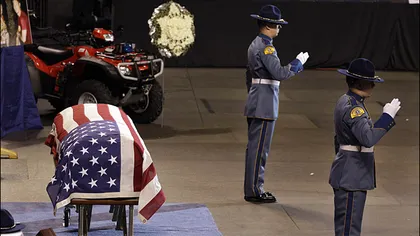 Poliţistul român ucis în SUA a fost înmormântat cu onoruri militare FOTO