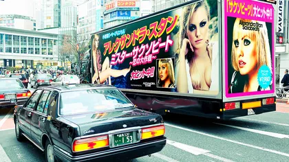Alexandra Stan, promovată pe un camion din Tokyo FOTO