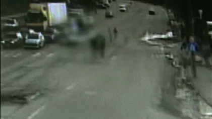 Cinci persoane, spulberate în staţia de tramvai de un şofer vitezoman
