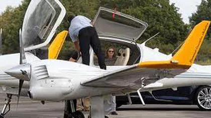 Angelina Jolie a pilotat un avion