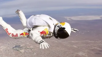 Un austriac a sărit în gol din stratosferă, de la 21.818 metri altitudine VIDEO