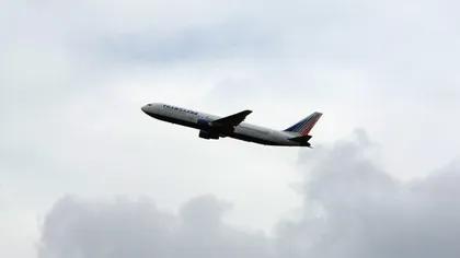 27 de pasageri înspăimântaţi au fugit dintr-un avion care avea o 