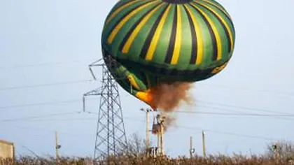 Au supravieţuit ca prin minune după ce balonul cu aer cald s-a izbit de cablurile de înaltă tensiune