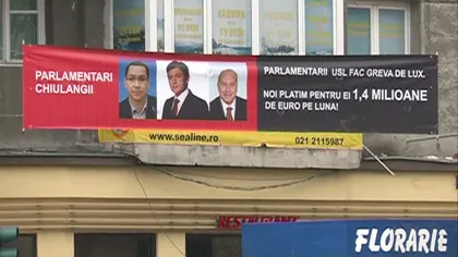 Bannerele PDL care atacă greva opoziţiei au ajuns şi în Capitală VIDEO