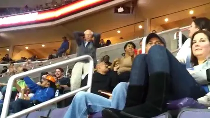 Un bătrânel a făcut show în tribune la meciul dintre Knicks şi Wizards