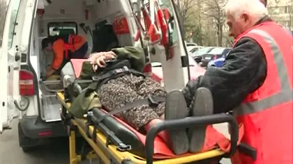 Bătrână lovită cu scuterul şi tâlhărită de doi copii în Capitală