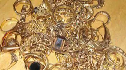 Un taximetrist din Thailanda a înapoiat unui client bijuterii în valoare de 410.000 de dolari
