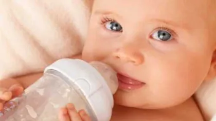 Alimentaţia bebeluşului: Când ar trebui introdus laptele de vacă în meniul copiilor