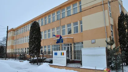 Şapte elevi s-au intoxicat cu diluant într-o şcoală din judeţul Braşov