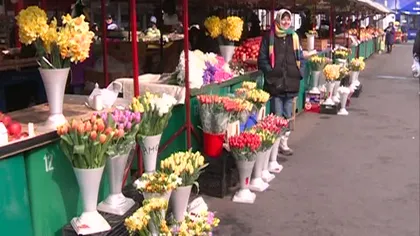 Criza a subţiat buchetele. Vânzările de flori s-au redus cu un sfert, iar florăresele se plâng