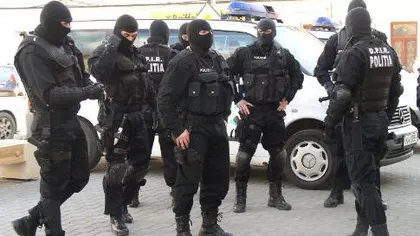Descinderi ale poliţiştilor în angrouri. Statul păgubit cu 100 de milioane de euro