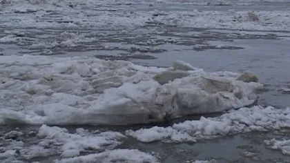 Blocuri mari de gheaţă au avariat mai multe pontoane în Portul Tulcea VIDEO