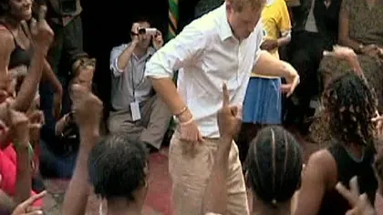 Prinţul Harry danseaza pe ritmuri jamaicane VIDEO