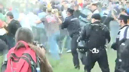 Protest la Guvern. Suporterii s-au bătut cu jandarmii VIDEO