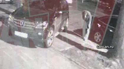 Jaf de tot râsul: Cum s-au chinuit doi hoţi să spargă o maşină de pe Dorobanţi VIDEO