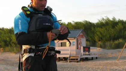 Un surfer a petrecut aproape două zile în Marea Roşie, ţinând rechinii la distanţă cu un cuţit