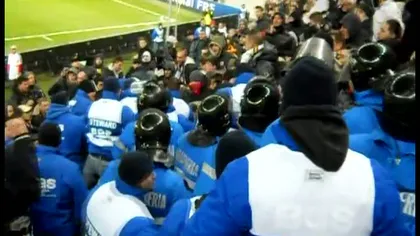 IMAGINI NOI. Suporteri plini de sânge, băgaţi în dube, la meciul România-Uruguay VIDEO