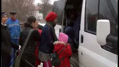 80 de elevi din Mehedinţi merg la şcoală cu un microbuz vechi şi fără licenţă VIDEO