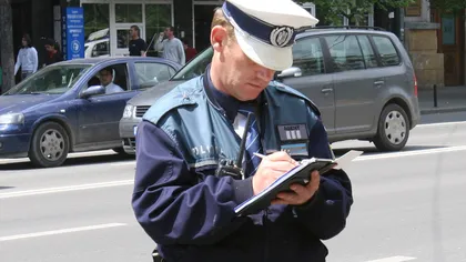 Poliţiştii din Buzău şi-au lansat volum de poezii. Citeşte câteva 